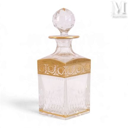 SAN LUIS
Jarra de cristal con cuerpo rectangular d