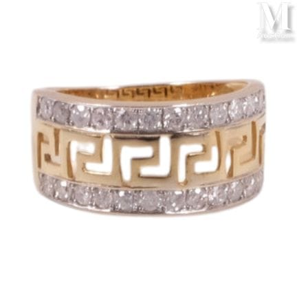 Yellow gold ring set with two rows of diamonds. Si