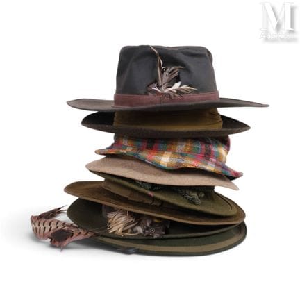 CAZA
Conjunto de gorras de caza y pesca, entre las