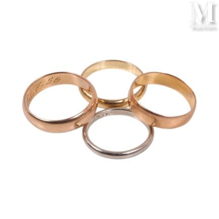 Four gold wedding rings. Weight: 11 grams