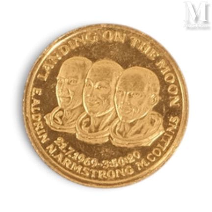 Gold medal commemorating the space race. Weight: 1
