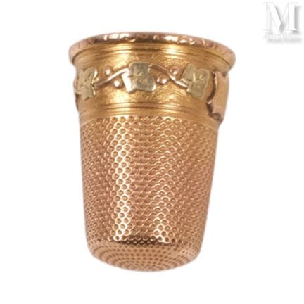 Gold Thimble
Gold thimble decorated with grapevine