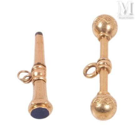 Gold watch key and pendant. Weight: 4 grams