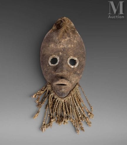 AFRIKA
Tanzmaske und Fetisch
mit einem Gesicht mit