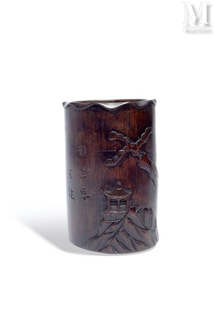 CHINA
Recipiente para pinceles (?)
de madera talla