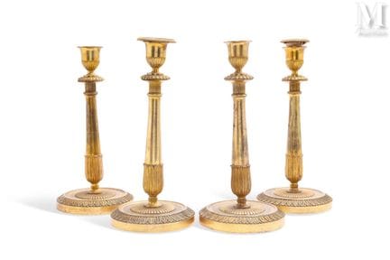 Conjunto de 4 candelabros
de bronce dorado, dos de