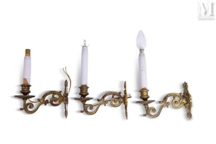 Conjunto de tres apliques de pared
de latón dorado