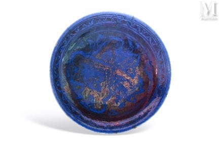 ORIENTE
Plato
de cerámica azul con decoración irid