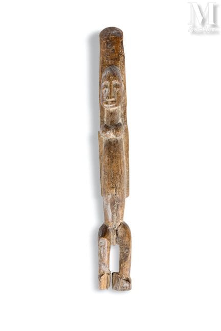 ÁFRICA
Figura masculina de pie
con los brazos leva
