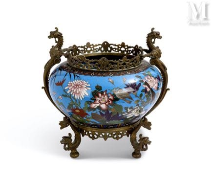 JAPÓN
Macetero
o jardinera de bronce y esmaltes cl
