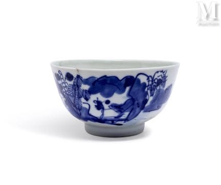 CHINA
Schale
aus weißem Porzellan mit blauer Verzi
