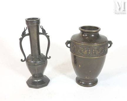 CHINA, siglo XIX
Lote de dos jarrones de bronce
Al