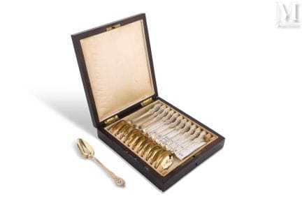 Juego de 12 cucharillas de café en vermeil;
diseño