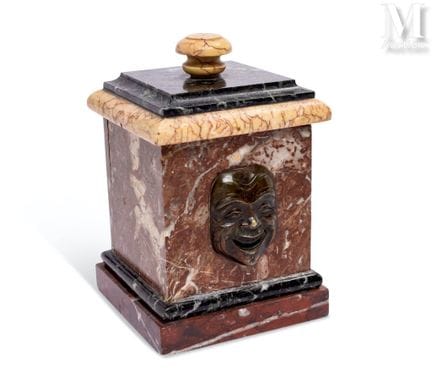 Bonita caja decorativa
de mármol policromado con u