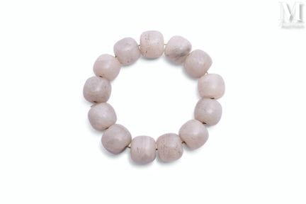 CHINA
Armband
aus Perlen im Jade-Stil