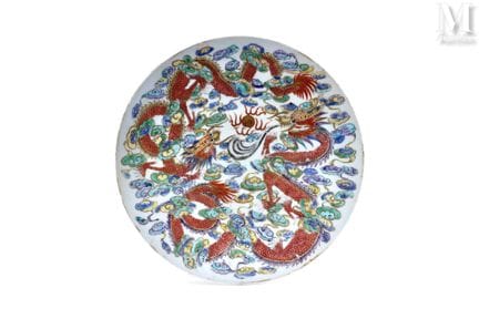 CHINA
Teller
aus mehrfarbig glasiertem Porzellan m