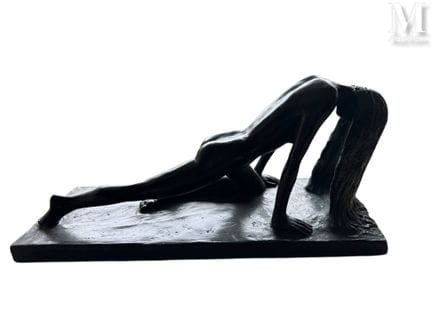 让-皮埃尔·雷纳尔（1947）
女性裸体
黑色做旧石膏
底座上签名
约18 x 43 x 18 厘米