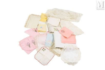 MANETTE - 家居纺织品
桌布、床单、毛巾、抹布、餐垫……部分产品带有刺绣、蕾丝或字母缩写。其
