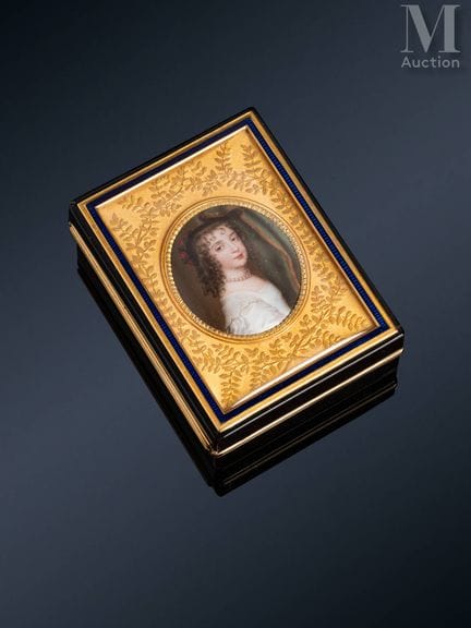 Rectangular snuffbox made of black tortoiseshell, 