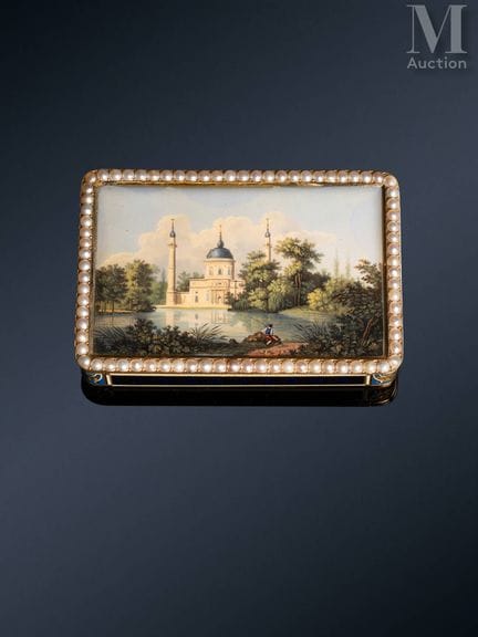 Rectangular snuffbox with rounded edges, made of 1