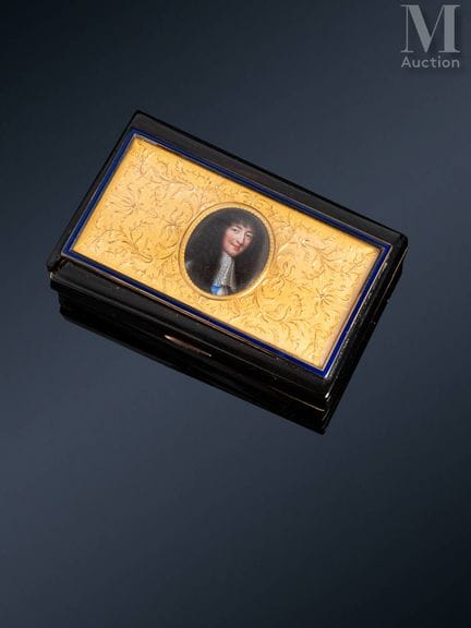 Rectangular snuffbox made of black tortoiseshell, 