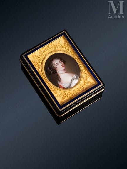 Rectangular snuffbox made of black tortoiseshell, 