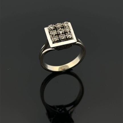 Anello quadrato in oro bianco (750) con nove pietr