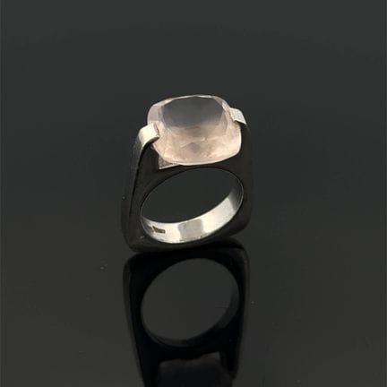 PIANEGONDA
Anello in argento (925) con un quarzo r