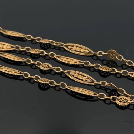Lunga collana a filo in oro giallo (750) con magli