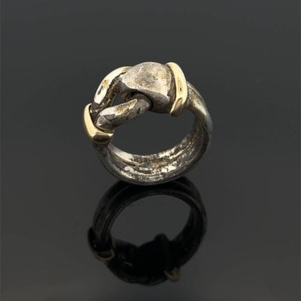 Anello in oro giallo (750) e argento (800) trafora