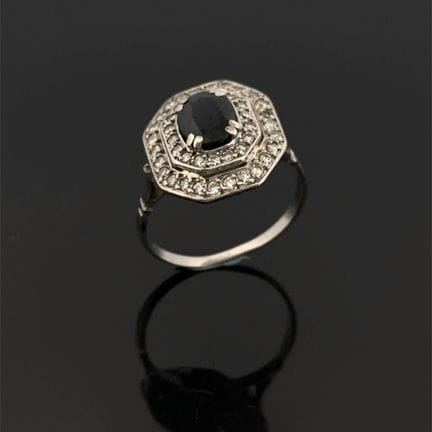 Anello ottagonale in oro bianco (750) con uno zaff