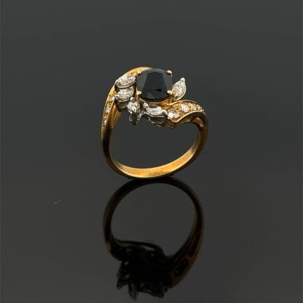 Anello dal design movimentato in oro giallo (750) 