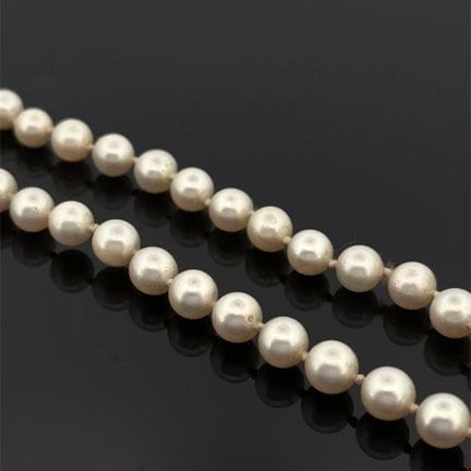 Collana composta da un filo di perle coltivate a f