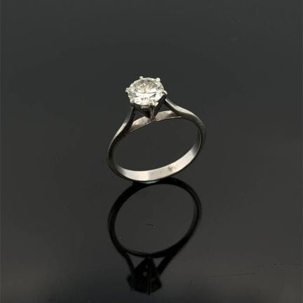 Anello solitario in oro bianco (750) e platino (95