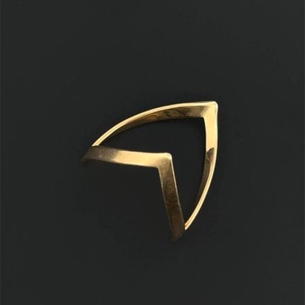 Anello "V" in oro rosa (750). 
Misura: 57-58 circa