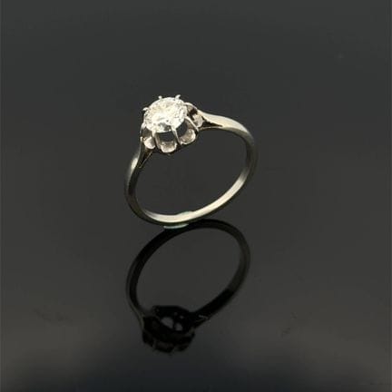Anello "solitario" in oro bianco (750) e platino (