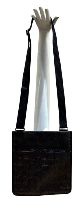 Salvatore FERRAGAMO
Clutch mit verstellbarem Schul