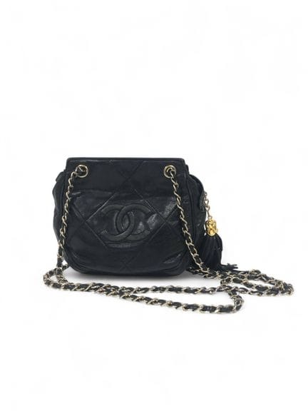 CHANEL
Schultertasche aus schwarzem, gestepptem La