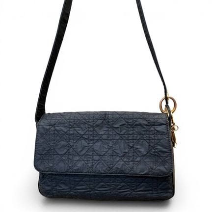 Christian DIOR
Umhängetasche aus schwarzem, gestep