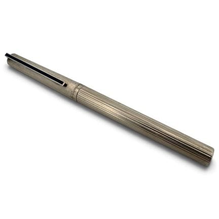 S.T. DUPONT aus Paris
Füllfederhalter aus Silber (