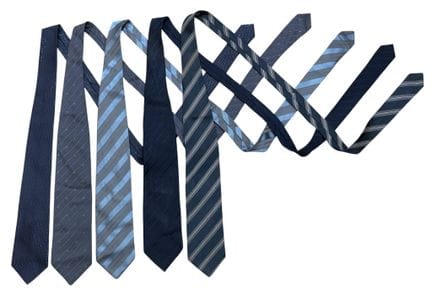 Set di 5 cravatte, di cui 4 Giorgio ARMANI e 1 DIO