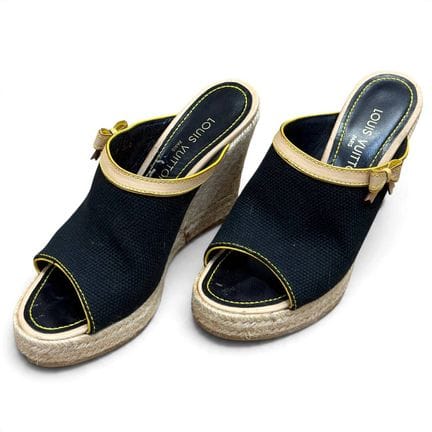 LOUIS VUITTON
Coppia di sabot con zeppa modello VE