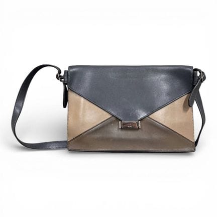 CELINE 
Diamond Clutch Tasche aus weichem Kalbsled