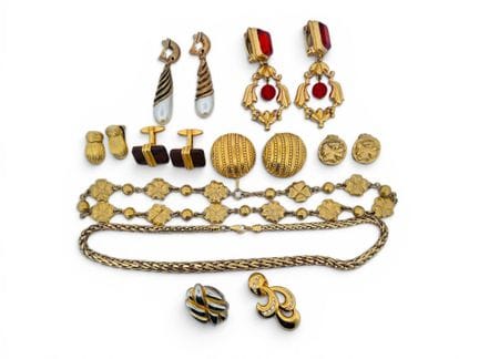 Set di bigiotteria vintage composto da:

- KENZO
C