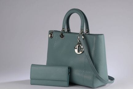 Christian DIOR
Lady Dior-Tasche aus türkisblauem P