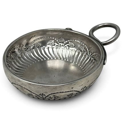 Taste-vin en argent (950) à décor au repoussé de g