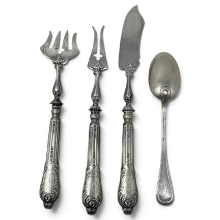 Ensemble de quatre pièces en argent (950) dont tro