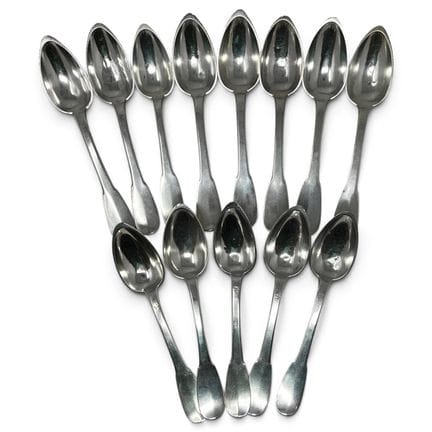 Suite de 13 cuillères à potage en argent (950), le