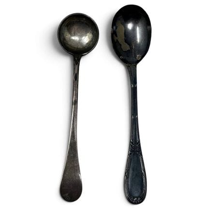 Une petite cuillère pour la moutarde et une petite