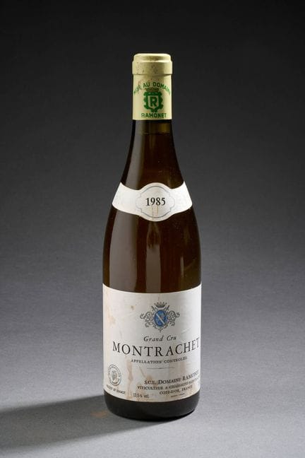 1  bouteille MONTRACHET Ramonet 1985 (et, cap légè
